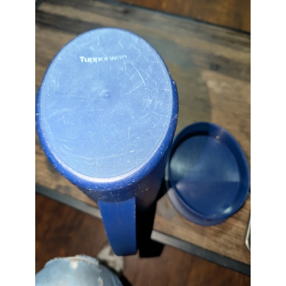 Tupperware Pitcher With Lid Blue Plastic Beverage Drink Carafe used condition D1